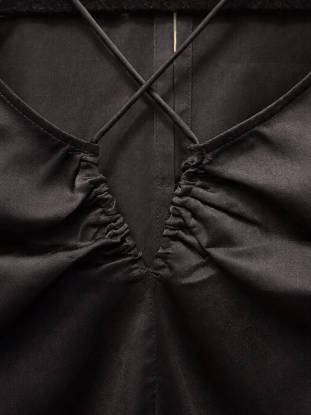 ASTR 🖤 Key Hole Cutout Long Sleeve Top - Picture 4 of 6